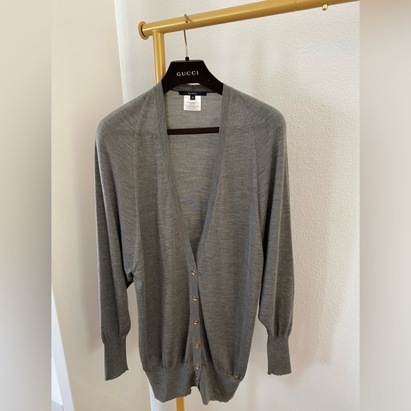 Gucci cashmere, silk and wool cardigan with gold designer buttons and gold logo. - Picture 10 of 16